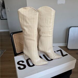 Schutz Maryana Crocodile Embossed Leather Boot Eggshell Sz 8B NEW